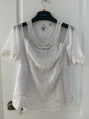 Point Zero White Sheer Embroidered Cold-Shoulder Tank Top